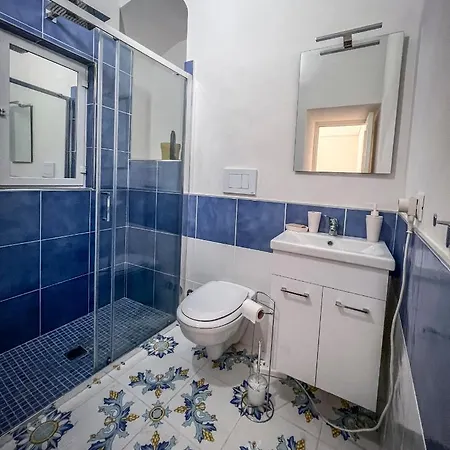 アパート Postcard House