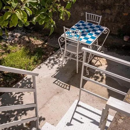 Postcard House ヴィーコ・エクエンセ