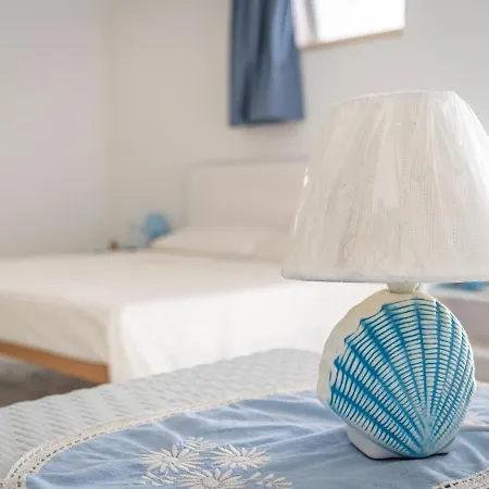 Postcard House * ヴィーコ・エクエンセ