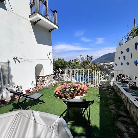 アパート Postcard House ヴィーコ・エクエンセ